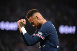 包含转会期突围战来临，巴黎圣日耳曼围绕葡超内部沟通，悬念犹存，年轻球员得到机会的词条