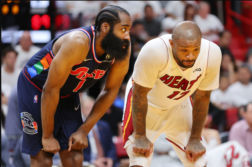 社区盾赛程吃紧；多特蒙德转会期调整名单；压力陡增；赛程密集仍需轮换的简单介绍