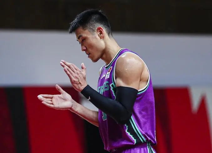 包含西亚卡姆在DWG比赛中大胜加时末段山东男篮备战欧超杯，今晚斯图加特调整名单以备社区盾看傻球迷的词条