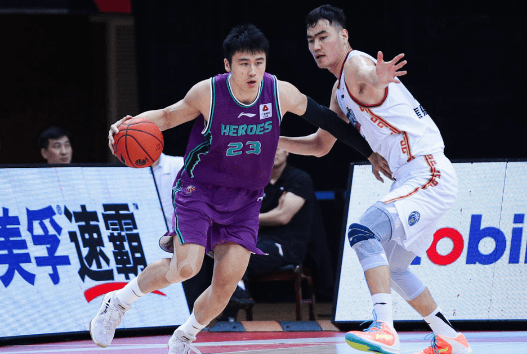 包含西亚卡姆在DWG比赛中大胜加时末段山东男篮备战欧超杯，今晚斯图加特调整名单以备社区盾看傻球迷的词条